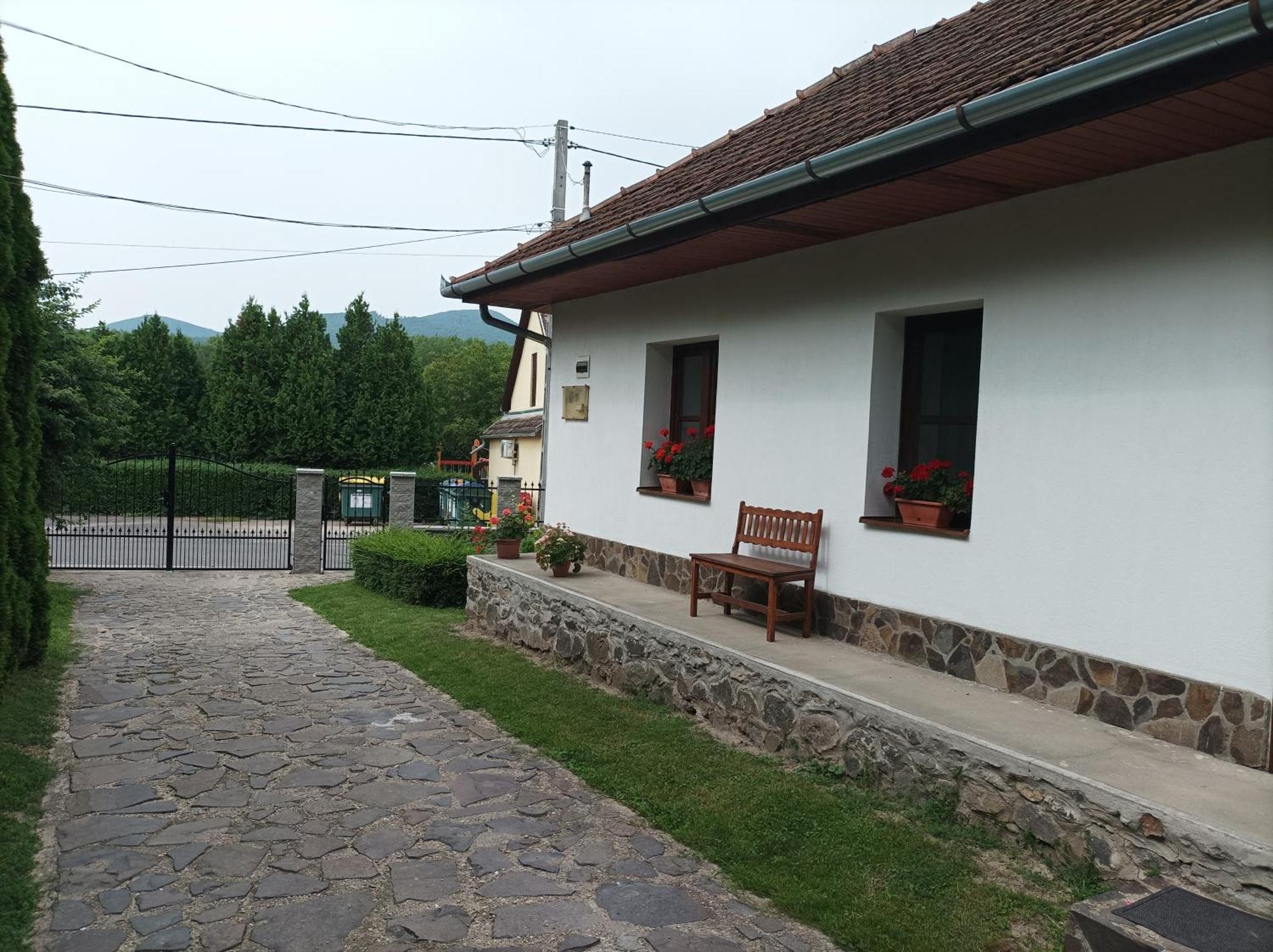 Kemences Vendeghaz Hotel Mikohaza Exterior foto