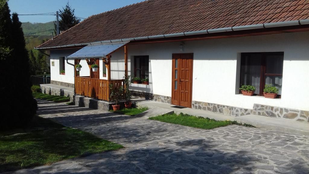 Kemences Vendeghaz Hotel Mikohaza Exterior foto